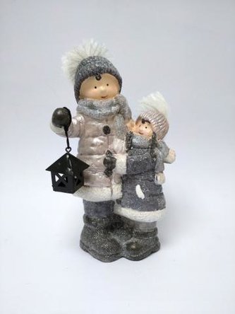 Děti pár s lucerničkou