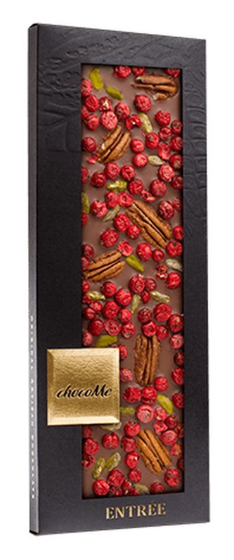 Mléčná čokoláda s pekanovými ořechy, červeným rybízem a pistáciemi z Bronte