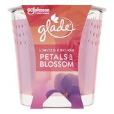 Glade vonná svíčka Petals & Blossom 129g