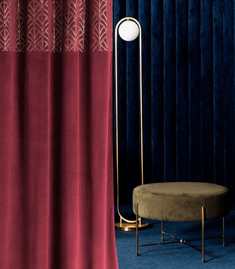 Dekorační vzorovaný velvet závěs s kroužky BLISSY vínová 140x250 cm (cena za 1 kus) MyBestHome