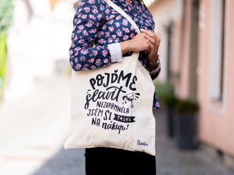 Chaukiss Plátěná taška "Pojďme slavit, nezapomněla jsem si tašku na nákup"