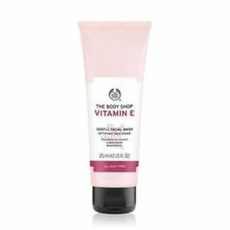 The Body Shop Čisticí pěna Vitamin E (Gentle Facial Wash) 125 ml woman