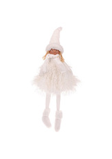 Andělka v bílých šatech se stříbrnými křídly, sedící.