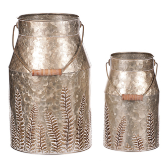 Váza z kovu, v  tmavě krémové barvě s kapradím. Cena za sadu 2ks.