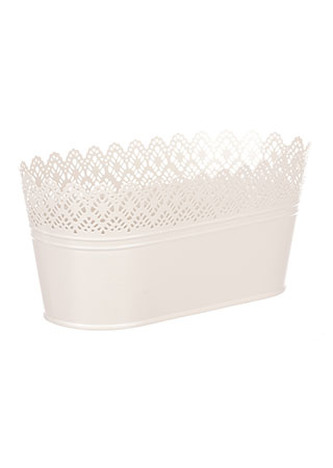 Truhlík kovový, krajkový okraj, krémová barva.