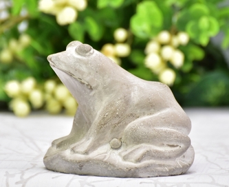 Betonová žába Gabka L