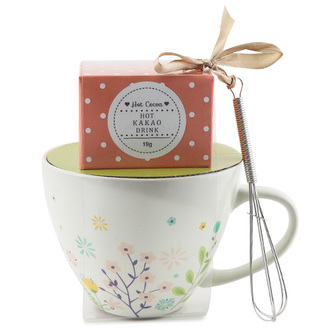 Dárková sada, Čokoláda 19 g, bílý hrnek s motivem květin, 300 ml, metlička