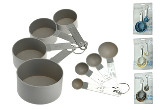 Sada odměrek a odměrných lžiček pro snadné měření ingrediencí při vaření