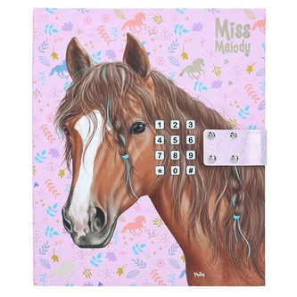 Zápisník na kód Miss Melody, S písničkou, Pelly