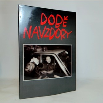 Době navzdory
