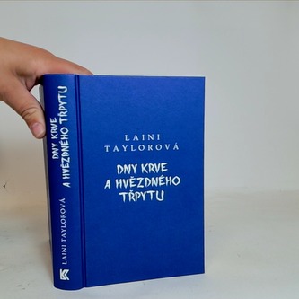 Dny krve a hvězdného třpytu