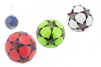 Míč fotbalový malý junior nafouknutý šitý 15cm kůže mix barev v síťce