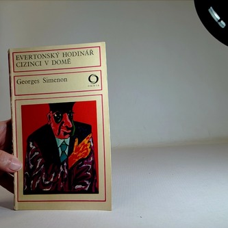 Evertonský hodinář / cizinci v domě