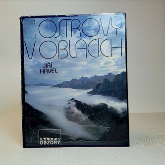 Ostrovy v oblacích