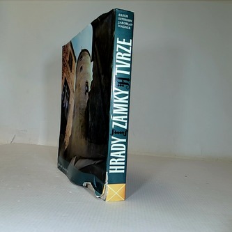 Hrady, zámky a tvrze