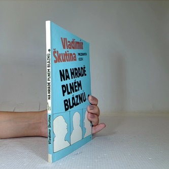 Na hradě plným bláznů