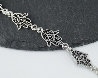 Stříbrný náramek Hamsa - kratší