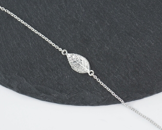 Stříbrný náramek Lístek