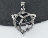 Stříbrný přívěsek Triquetra s hadem