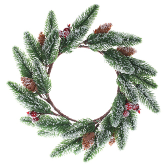 Věnec smrkový, s červenými bobulemi.