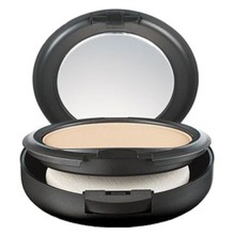 Mac Studio Fix Powder Plus Foundation - Pudr a make-up 2 v 1 15 g pro ženy