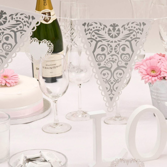 Vintage Romance - Papírové prapory - bílá a stříbrná - 3,5m