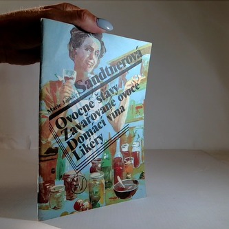 Ovocné šťávy, zavařované ovoce, domácí vína, likéry