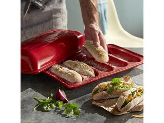 Forma na pečení 5 mini baget, červená granátová 39 x 23 cm Emile Henry