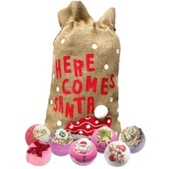 Bomb Cosmetics Dárková sada Here Comes Santa woman