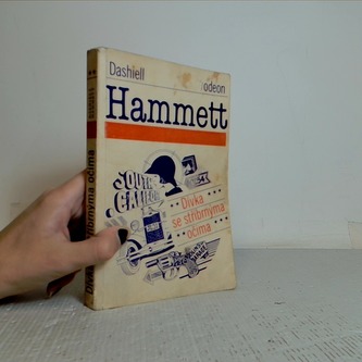 Dívka se stříbrnýma očima