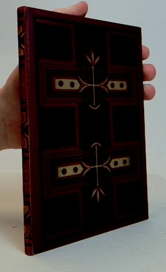 Za černožlutou oponou