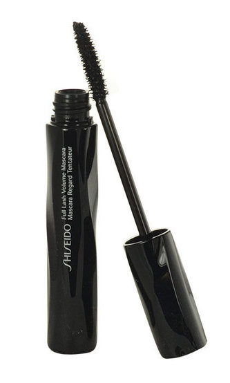 Shiseido Full Lash Řasenka 8 ml BK901 Black pro ženy Shiseido Full Lash Řasenka 8 ml BK901 Black pro ženy
