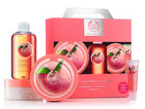 The Body Shop Vineyard Peach tělové máslo Vineyard Peach 200 ml + tělový peeling Vineyard Peach 200 ml + sprchový gel Vineyard Peach 250 ml+ lesk na rty 12 ml
