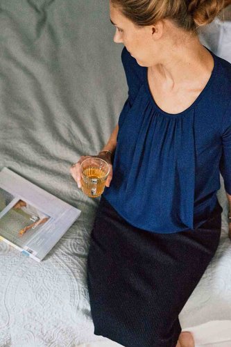 Těhotenské a kojící tričko Kangaroo milk & love modrá - velikost S