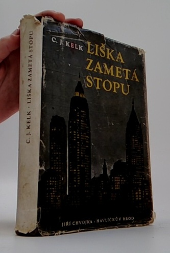 Liška zametá stopu