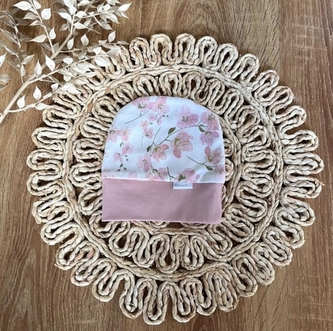 Kojenecká čepička Mamatti, Květy višní - smetanovo/pudrová, vel. 68