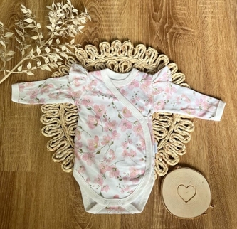 Kojenecké body, dl. rukáv Mamatti, zap. bokem, Květy višní - smetanovo/pudrové, vel. 62