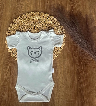 Kojenecké body, kr. rukáv Mamatti, zap. u krku, Puntík - bílé s potiskem; 68 (3-6m)