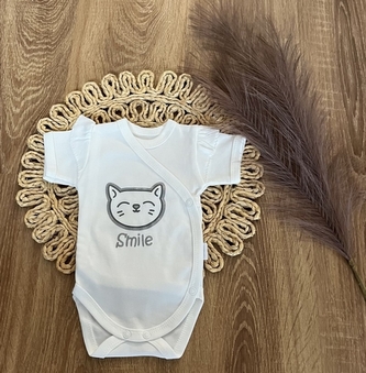 Kojenecké body, kr. rukáv Mamatti, zap. bokem, Puntík - bílé s potiskem, vel. 62; 62 (2-3m)