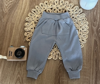 Tepláky s kapsami, bavlna Mamatti, Dino park - šedé; 56 (1-2m)