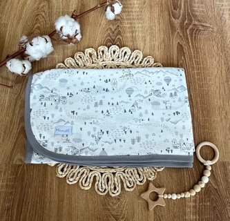 Dětská oboustranná bavlněná deka, Mamatti 80 x 90 cm, Město, bílo/šedá Dětská oboustranná bavlněná deka, Mamatti 80 x 90 cm, Město, bílo/šedá