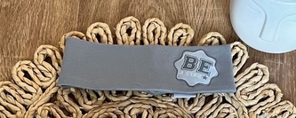 Bavlněná dětská čelenka Mamatti, Dino park - šedá