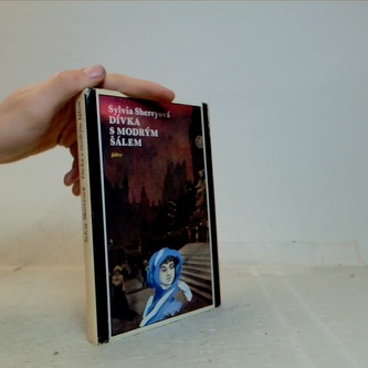 Dívka s modrým šálem