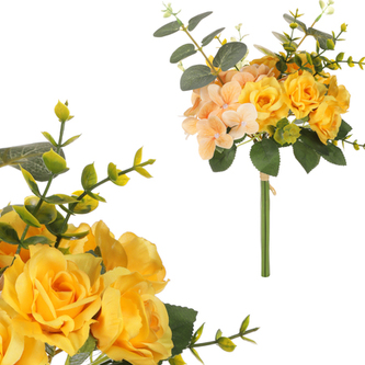 Růže a hortenzie v pugetu, žlutá barva.