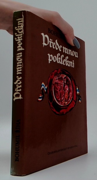 Přede mnou poklekni