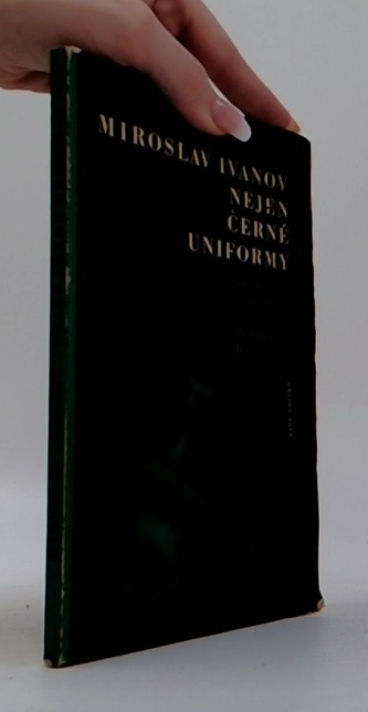 Nejen černé uniformy