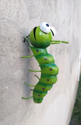 Housenka kovová zelená