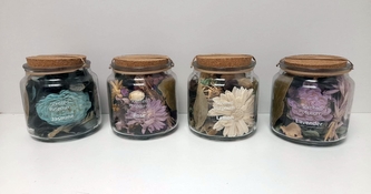 Sušená dekorace ve skleněné dóze