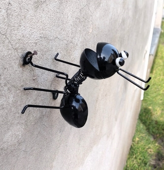 Mravenec kovový závěsný