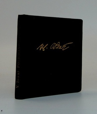 Posbíráno z obrazu sešit provlečený červenou nití